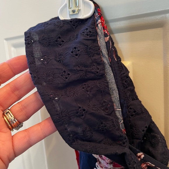 NWOT Maurices Floral Eyelet Trim Flutter Sleeve Top Size 3X Navy and Pink - Picture 4 of 7